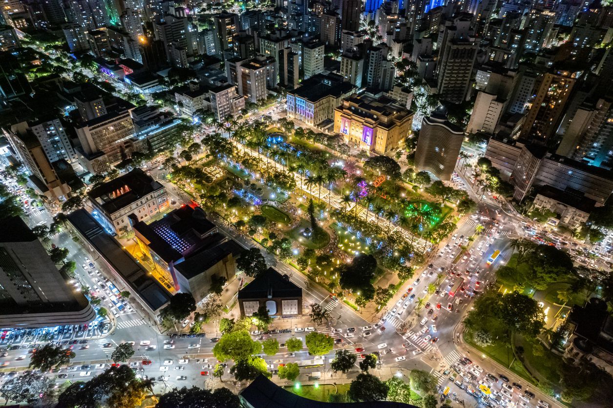 Análise de Valorização Imobiliária: Região Centro-Sul de Belo Horizonte vs. Nova Lima